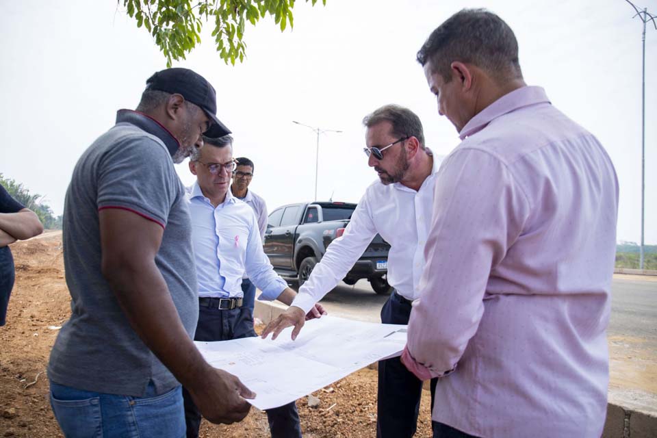 Prefeito de Porto Velho Hildon Chaves acompanha trabalhos na avenida Santos Dumont