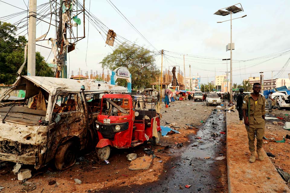 Carros-bomba explodem no sul da Somália; Al-Shabab reivindica autoria do ataque