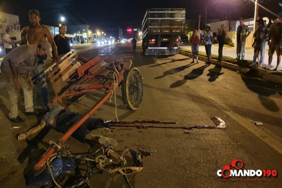  Carroceiro fica ferido após colisão com caminhão na BR-364