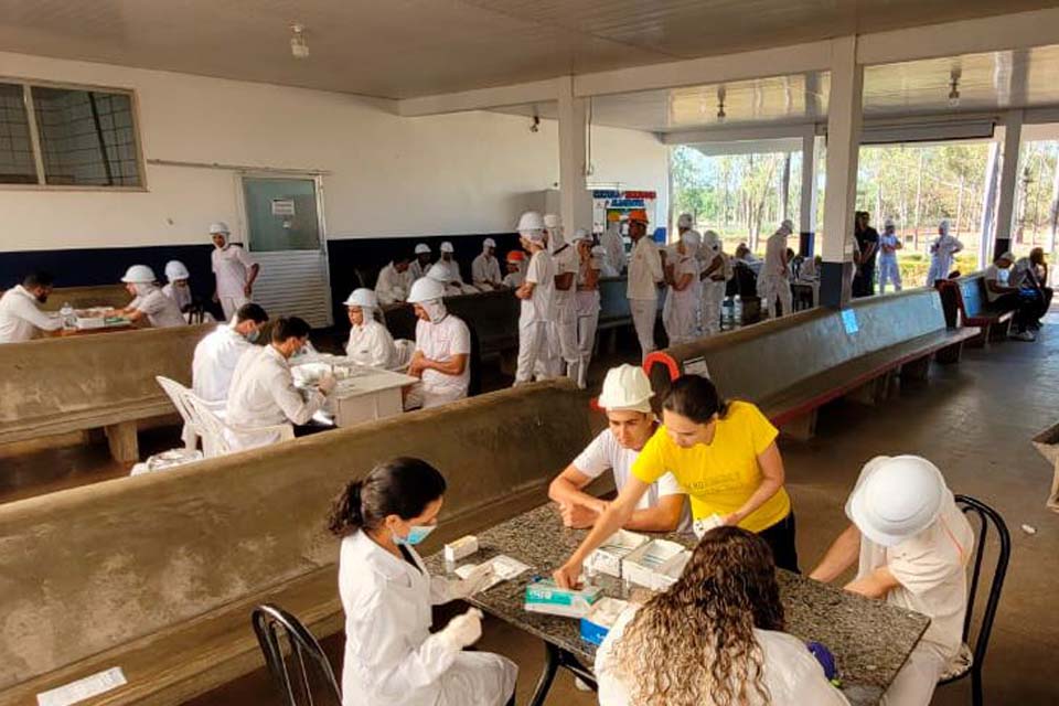 Semusa realiza testagem rápida para hepatite viral na sede do Frigorífico Distriboi em funcionários da empresa​​​​​​​