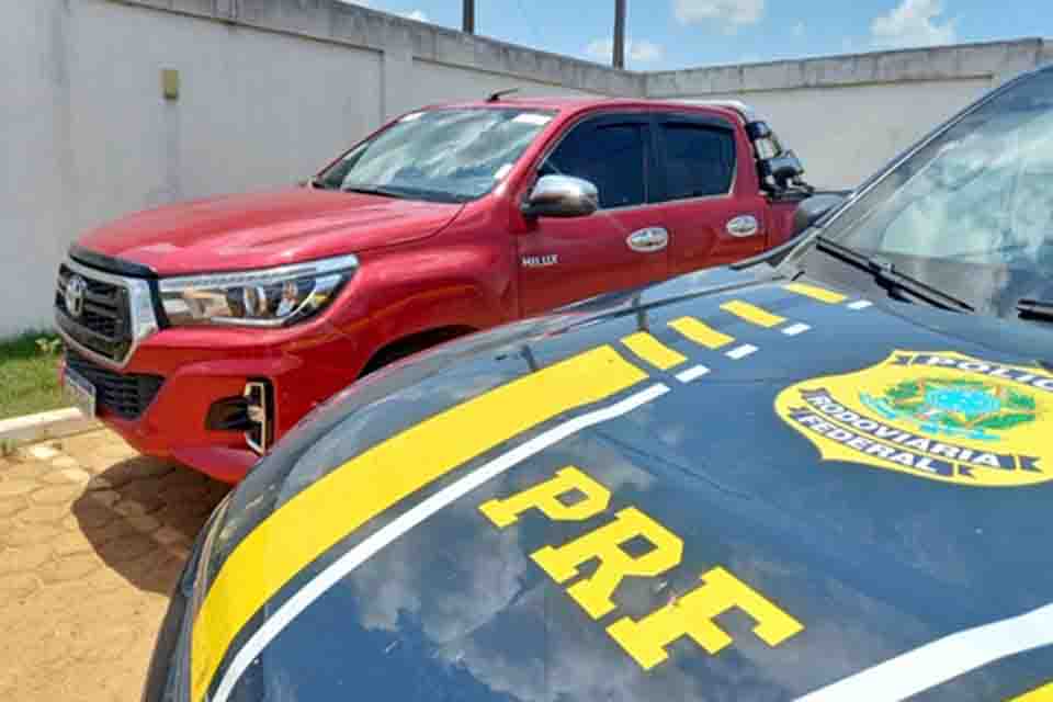 Polícia Rodoviária Federal recupera caminhonete roubada na BR 425