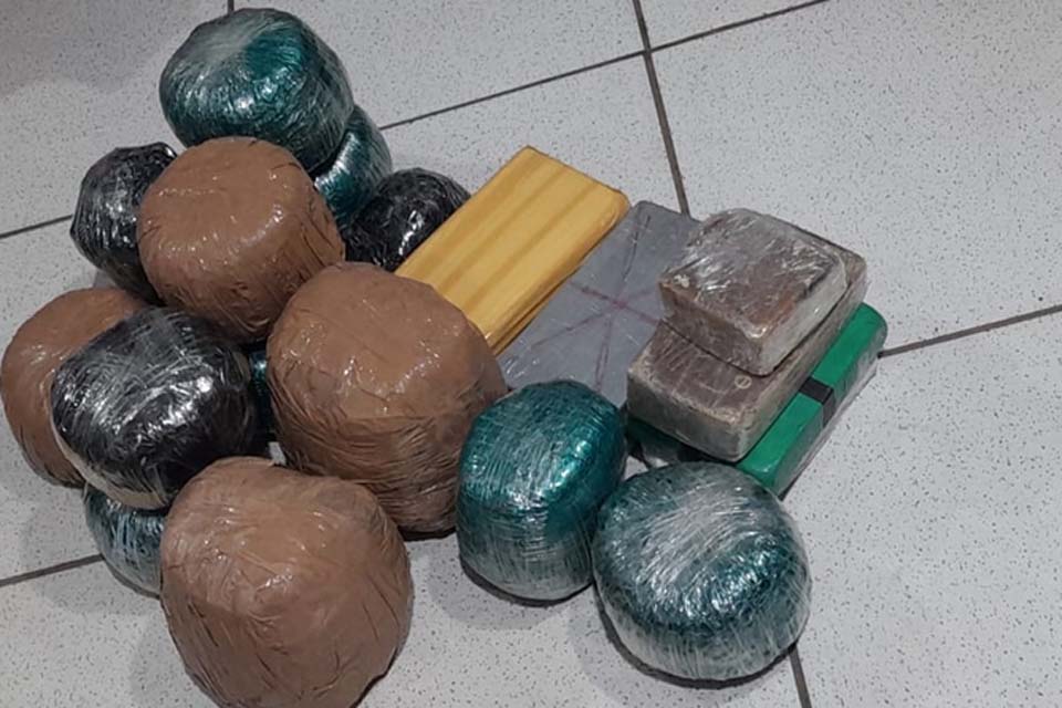 PRF prende casal com 20kg de drogas em taxi na BR-364