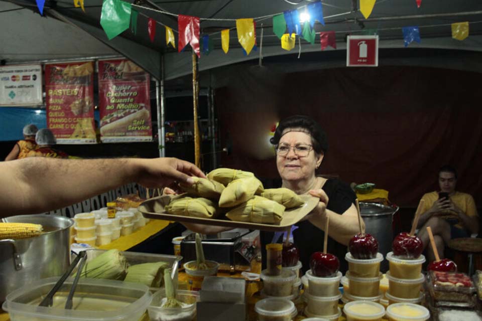 Cardápios variados de comidas típicas são atrativos no Arraial Flor do Maracujá, em Porto Velho