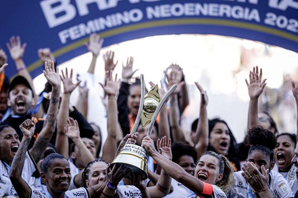 Supercopa em 5 de fevereiro abre temporada 2023 do futebol feminino