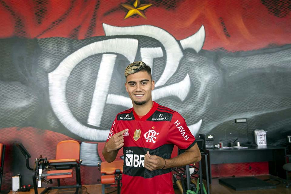 Flamengo apresenta novo reforço e dirigente fala sobre Arrascaeta