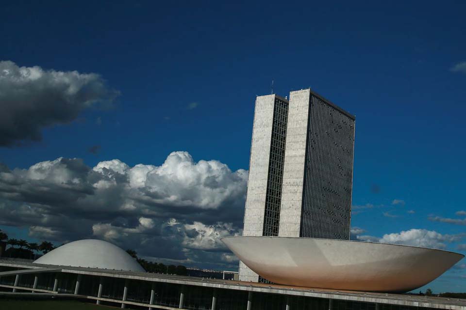 Covid-19: Senado aprova liberação rápida de medicamentos estrangeiros