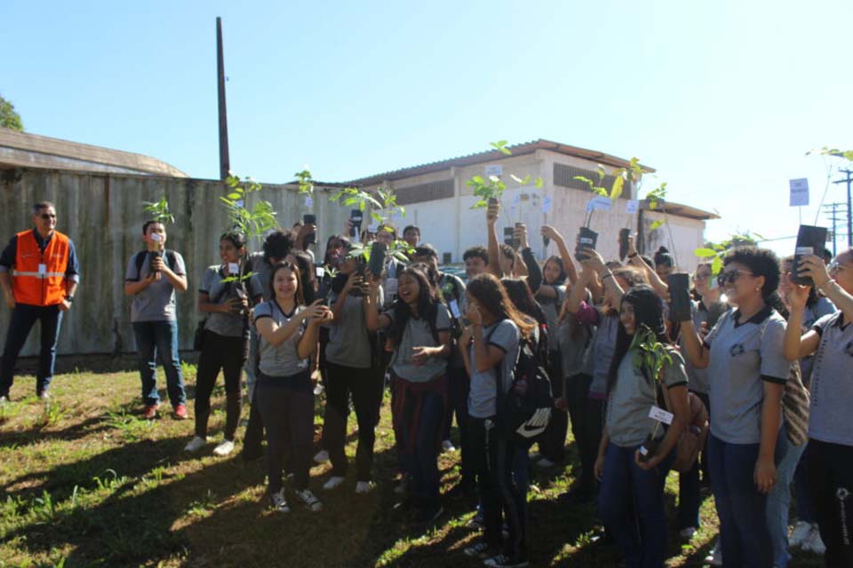 Alunos da escola Estudo e Trabalho celebram Dia Mundial do Meio Ambiente no Porto de Porto Velho