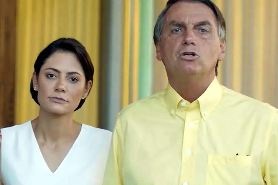 'Seguimos firmes', diz Michelle após redes repercutirem que Bolsonaro não a segue no Instagram