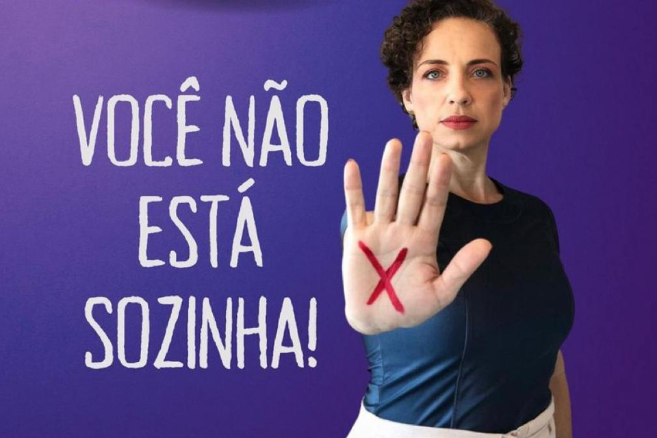 Agosto Lilás: Mutirão de audiências, campanha sinal vermelho e palestras mobilizam sociedade contra violência doméstica