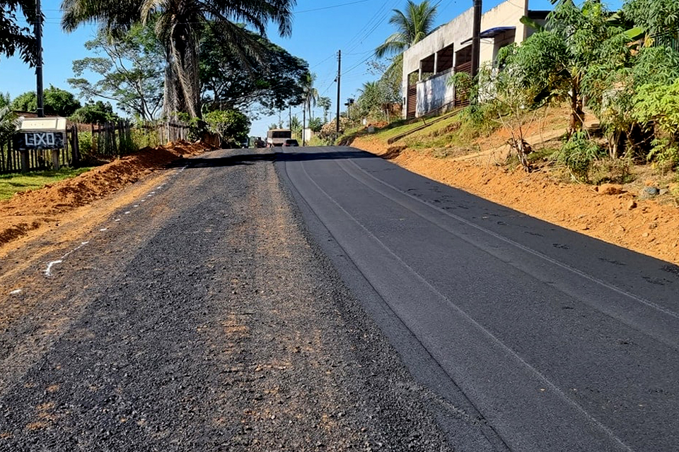 Prefeitura conclui pavimentação asfáltica na Rua Mato Grosso no setor 1