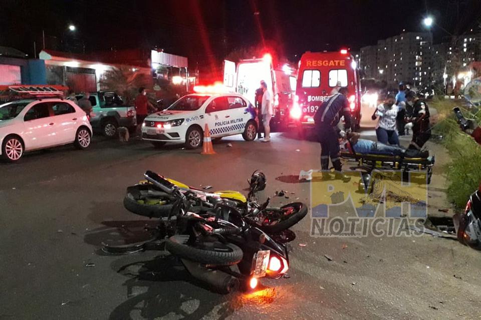 Colisão entre motos deixa três pessoas em estado grave na zona leste