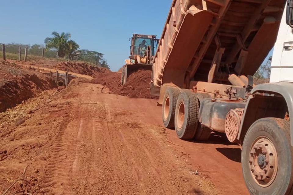 DER executa serviços de manutenção e melhorias na RO-489, em São Felipe d’Oeste