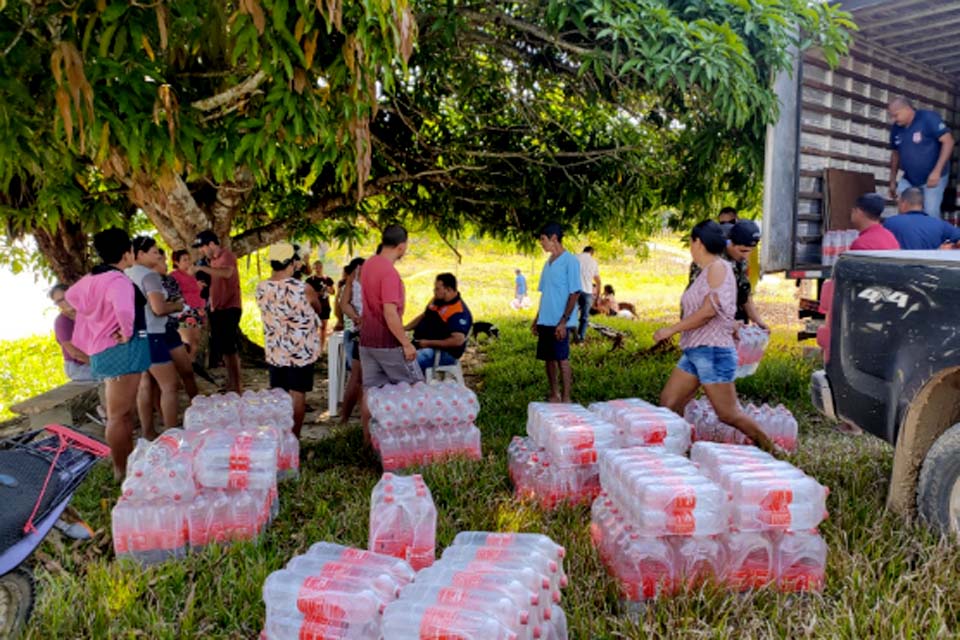 Defesa Civil Municipal de Porto Velho entrega mais de 10 mil litros de água potável a famílias e escolas do baixo Madeira