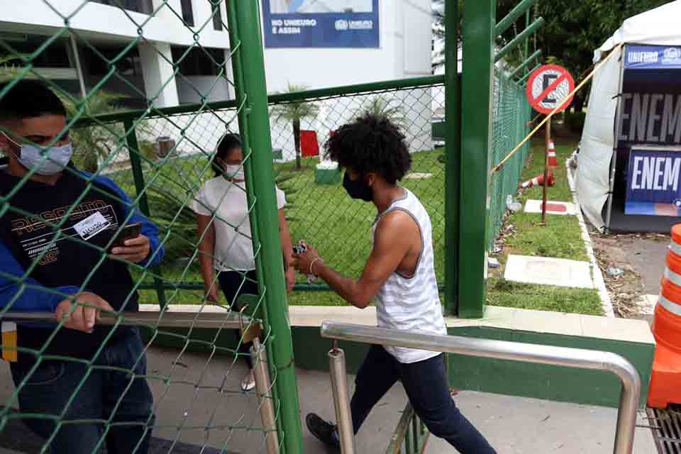  Começa neste domingo a reaplicação do Exame Nacional do Ensino Médio