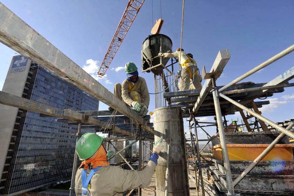 Confiança da construção atinge maior nível desde março de 2014