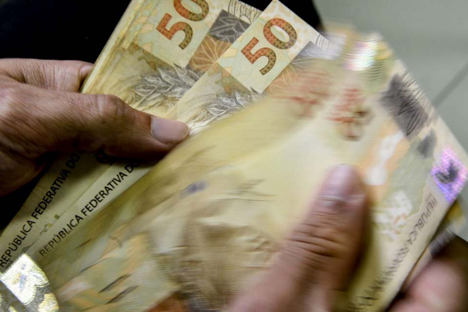 Governo edita MP que abre crédito para pagamento de auxílios