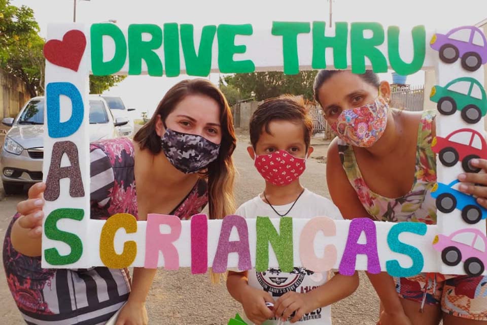 Escola Gabriel Balmant realiza Drive Thru em comemoração ao dia das crianças