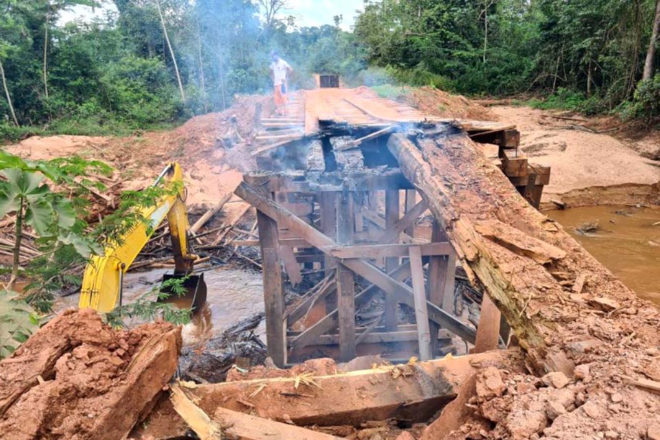 DER interdita ponte na Rodovia 490 e constrói desvio na linha P-44