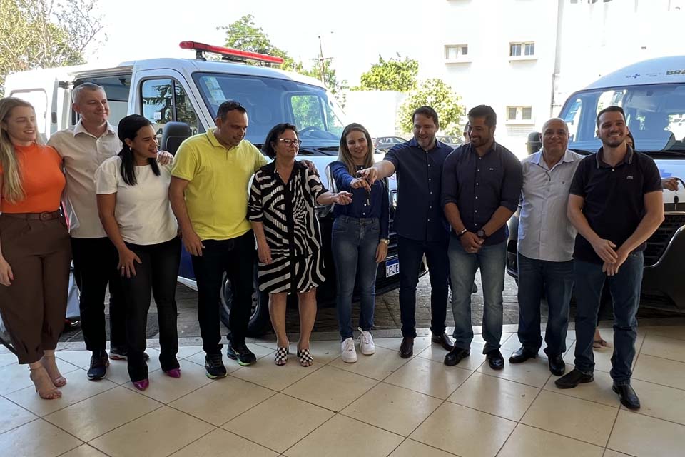 Deputado Estadual Alex Redano entrega ambulância e participa de entregas no município de Ariquemes