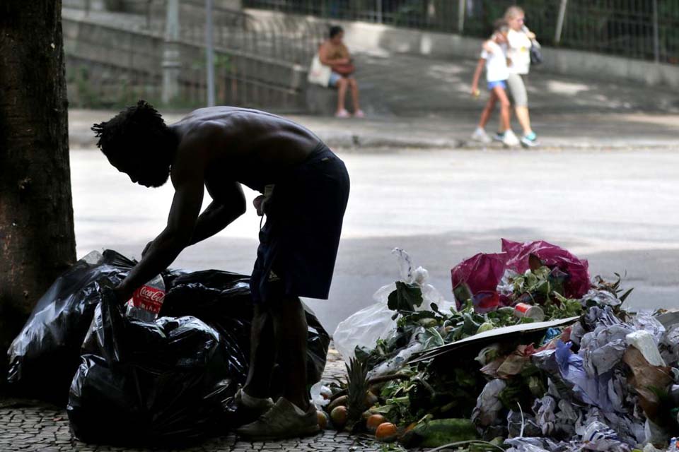 Estudo da PUC-PR mapeia violências contra pessoas em situação de rua