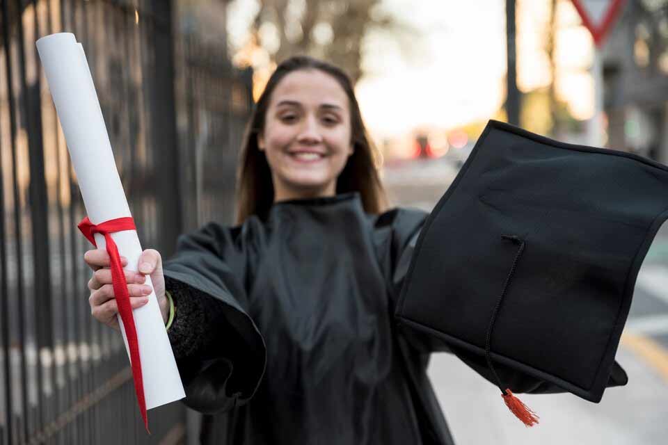 Como o trabalho híbrido está acelerando a busca por pós-graduações