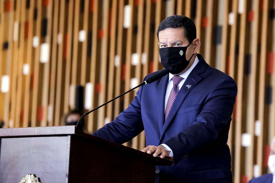 Operação Verde Brasil 2 deve prosseguir até fim de 2022, diz Mourão