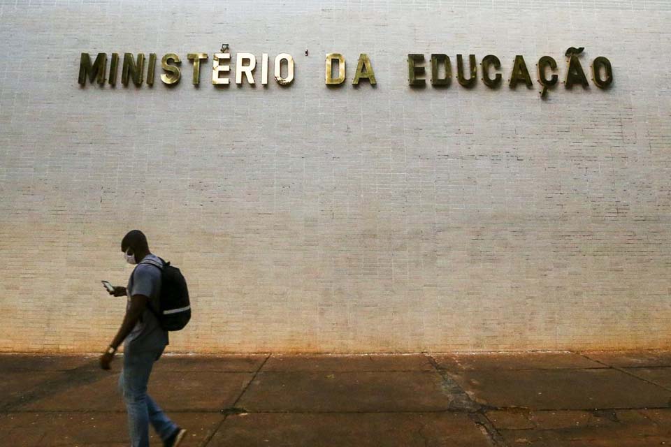 Ministro do TCU abre inspeção sobre supostos desvios no MEC