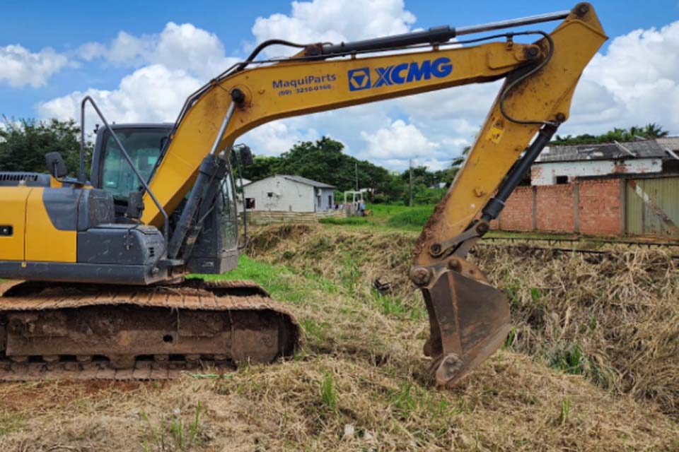 Prefeitura de Porto Velho recupera máquina de escavação e reforça combate a alagamentos