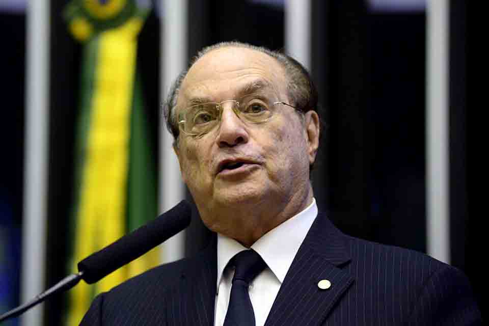 Paulo Maluf está internado com covid-19