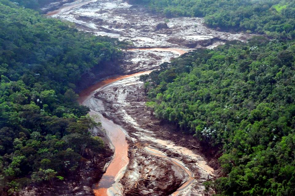 MPMG cobra R$2,5 bi de mineradoras para indenizar vítimas de Mariana