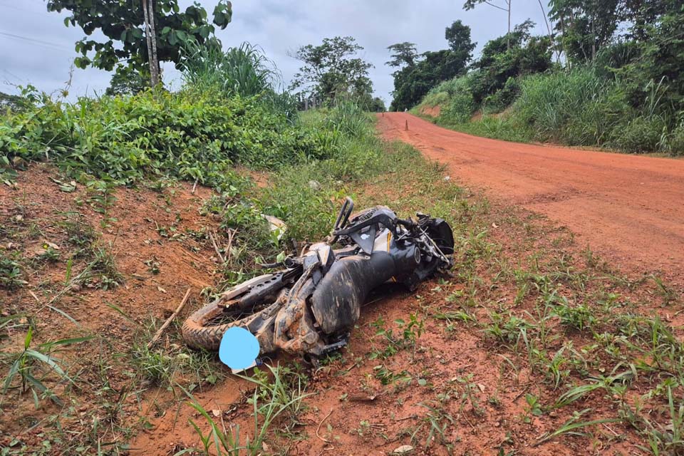 Motociclista fica ferido após colisão entre moto e caminhonete na linha 13