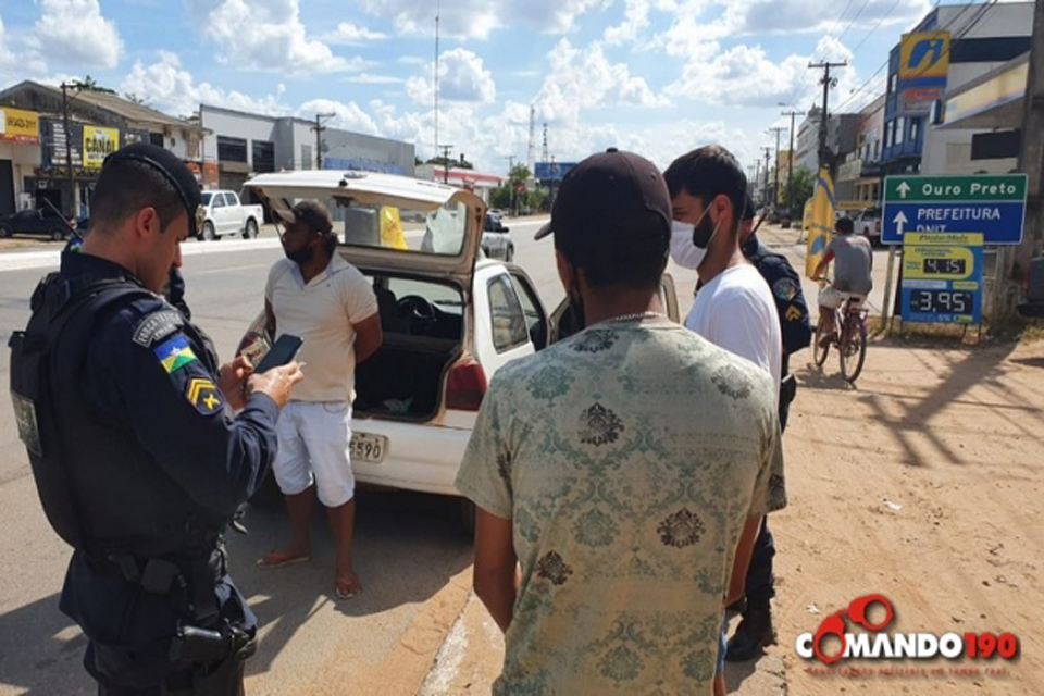 PM prende foragido da justiça que estava transportando pedras preciosas