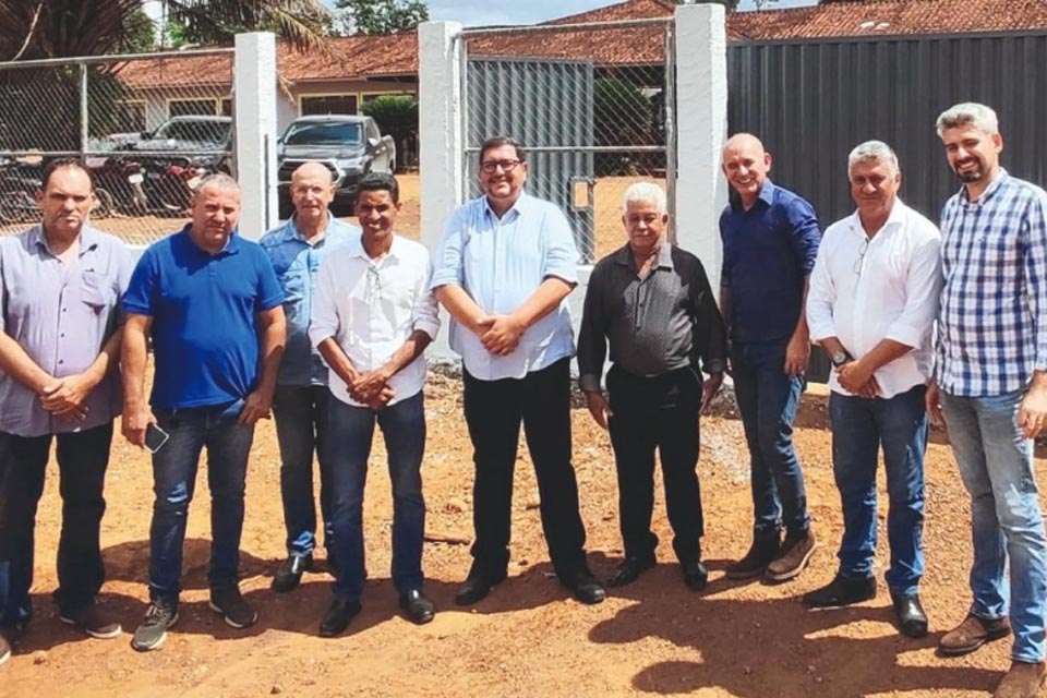 Com apoio de Ezequiel Neiva, Escola Roberto Marinho é contemplada com muro de segurança