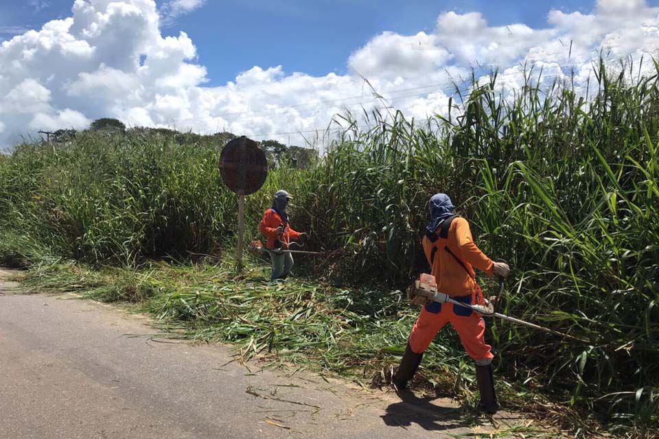 DER avança na manutenção dos serviços de limpeza e aterro na RO-470