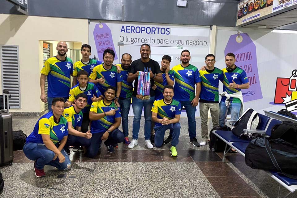 Atletas do tênis de mesa participam de torneio em Manaus e retornam com 28 medalhas para Rondônia