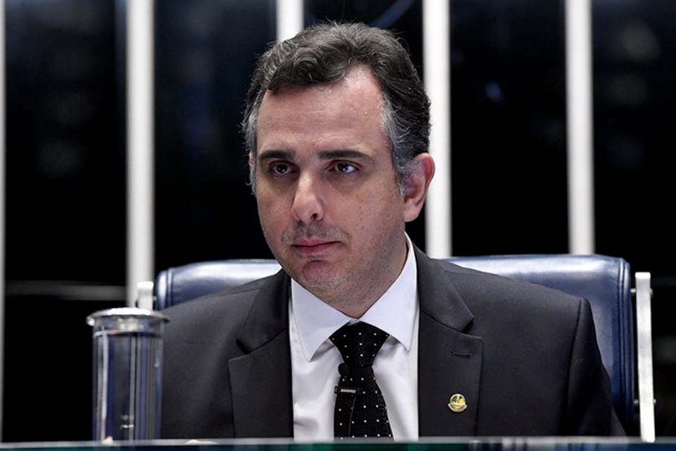 Presidente do Senado reúne líderes para viabilizar piso da enfermagem