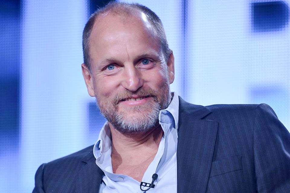 Ator Woody Harrelson agride homem que tirou fotos dele com a filha em hotel