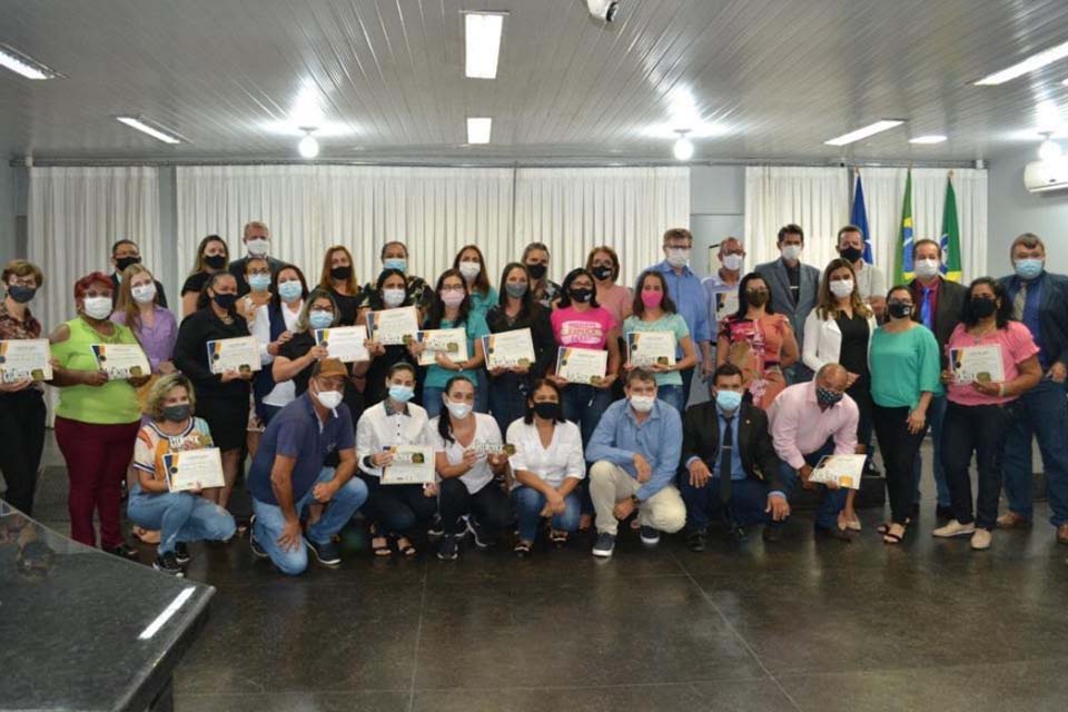 Professores do município são homenageados com Moção de Honra e Reconhecimento