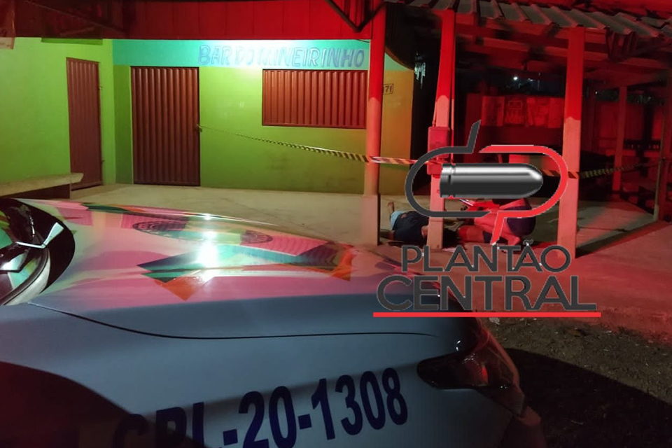 Homem de 26 anos é executado a tiros no bar do mineirinho