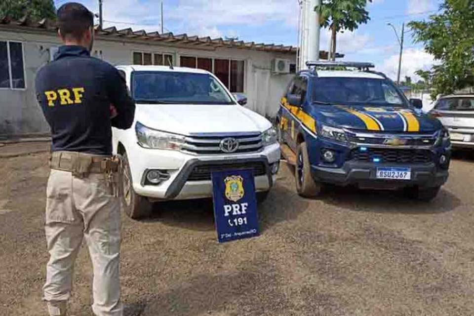 PRF em Ariquemes identifica caminhonete roubada em Goiás em 2018