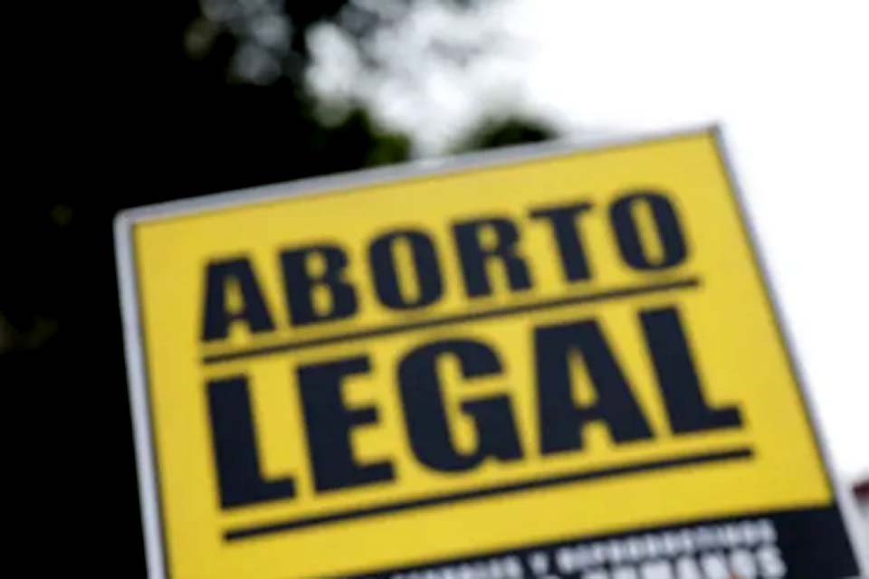 Justiça da Espanha autoriza menores de idade a abortarem sem autorização dos responsáveis