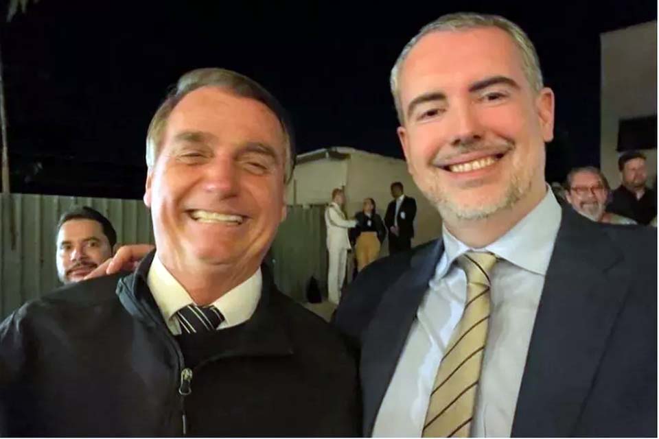 Bolsonaro nomeia ministro substituto para TSE a menos de dois meses de deixar a Presidência