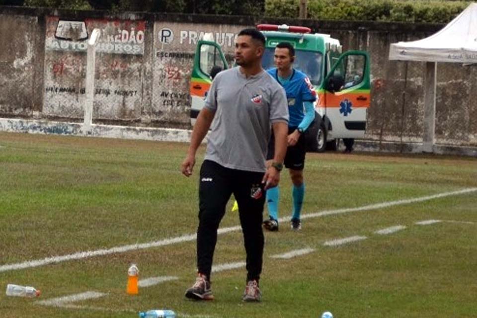 Paulo Eduardo destaca vitória sobre o Iranduba e foca em duelos contra o Fluminense