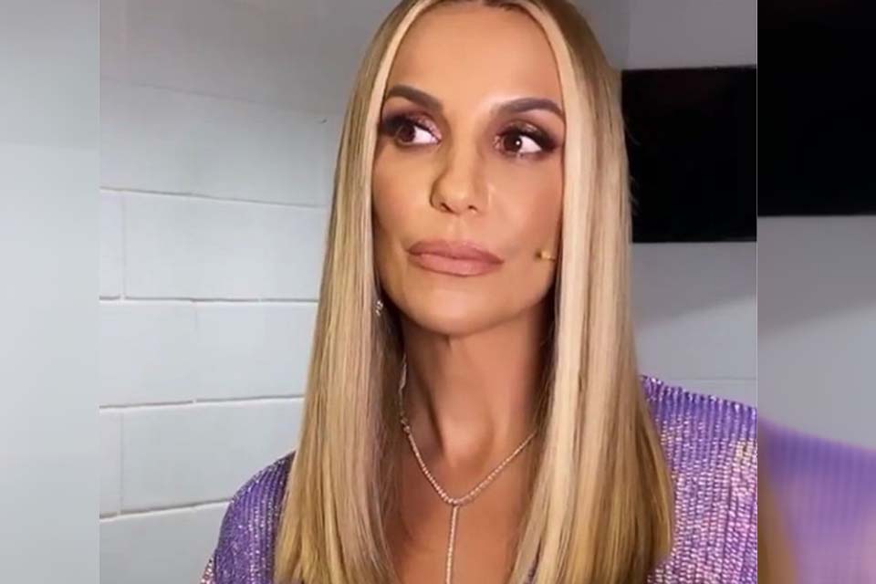 Ivete Sangalo surge loira e recebe chuva de elogios