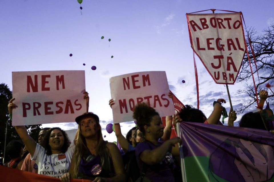 Legalização do aborto volta ao debate público com julgamento no STF