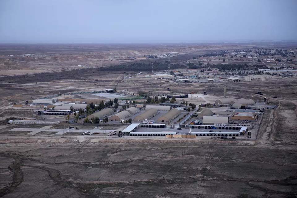 Foguetes atingem base no Iraque que abriga soldados americanos a 2 dias da visita do papa