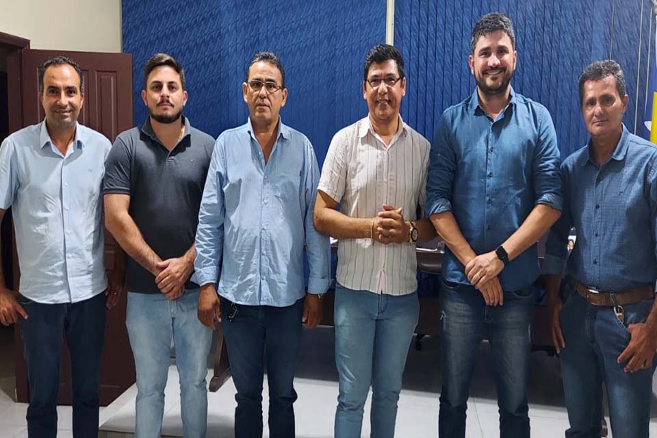 Prefeitura de São Felipe do Oeste recebe caminhão pipa por meio de emenda do deputado Jean Mendonça