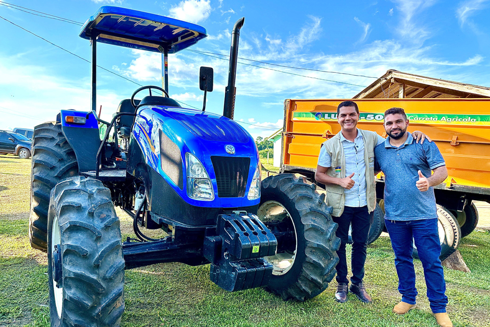 Deputado Cássio Gois garante modernização agrícola para Associação Cristo Rei