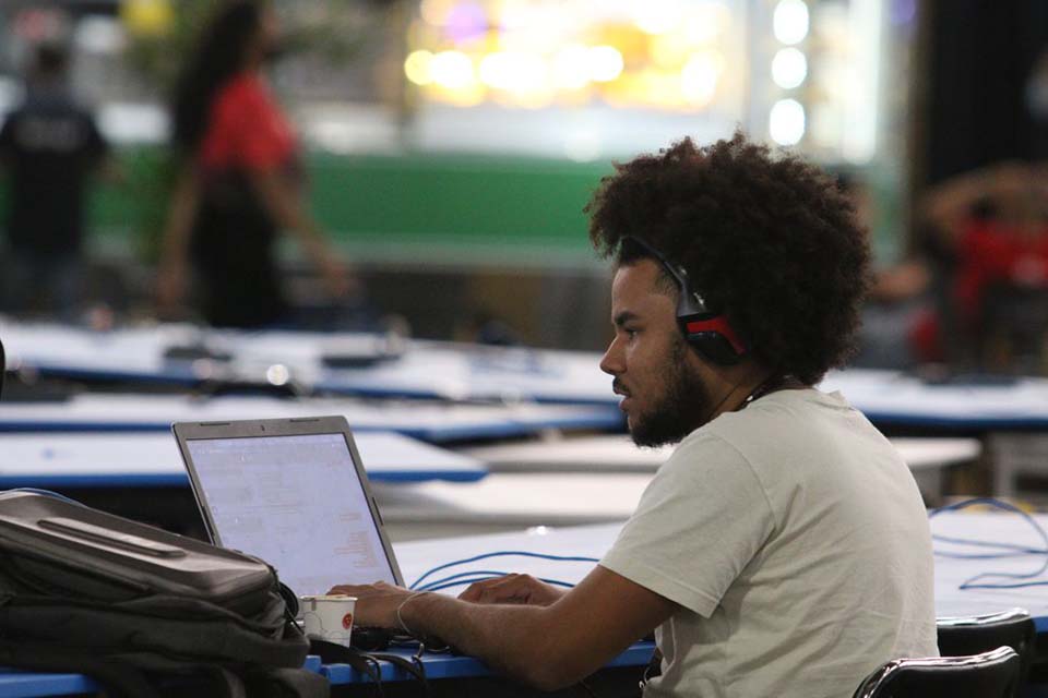 Programa vai formar jovens em tecnologia da informação no Paraná