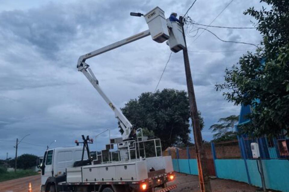 Distrito Três Coqueiros é contemplado com implantação de iluminação pública com lâmpadas de LED